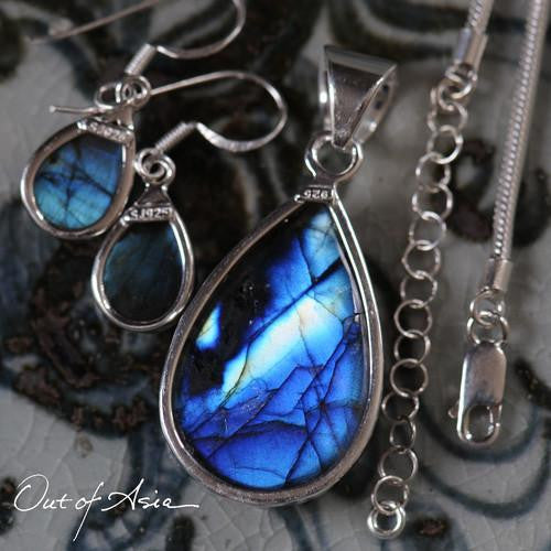 Labradorite ...it's Magic! - OutOfAsia