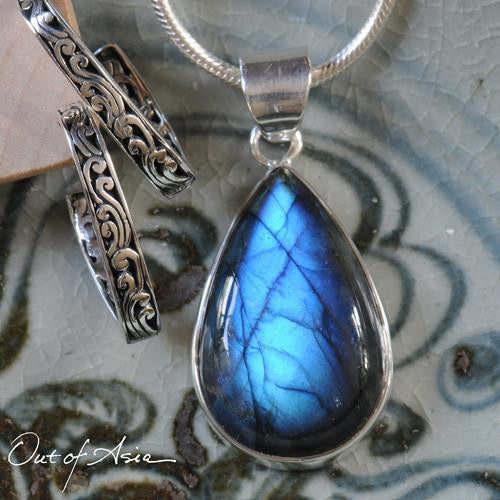 Labradorite ...it's Magic! - OutOfAsia