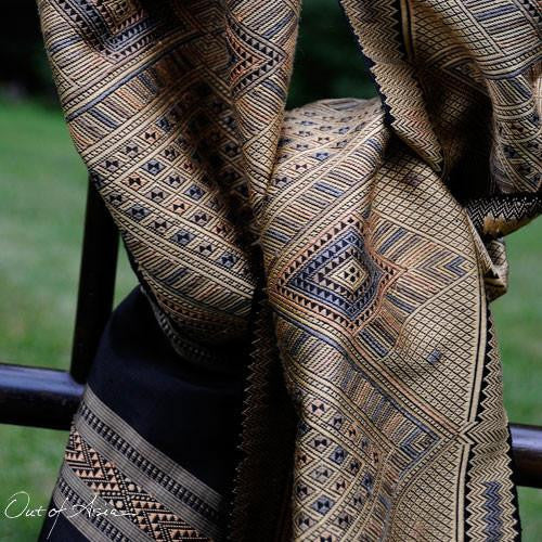 Magnificent Lao Master Weaving 100% Lao Silk (Traditional Style) - OutOfAsia